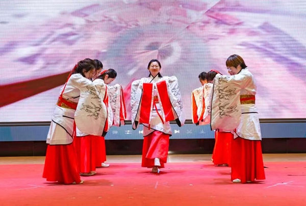 d535b7e0255c492cb9baf58b3bbdc6c7.jpg 教师文艺表演_proc.jpg