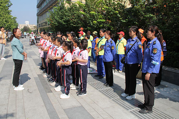 dc97e22a908e42f48ba5b5a4da0dc93b.jpg 临汾尧都区科奥小学开展“小手拉大手 童心送温暖”公益活动1.jpg